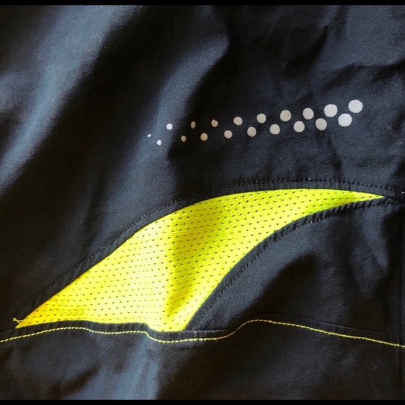 Under Armour athletic running shorts - Picture 3 of 8